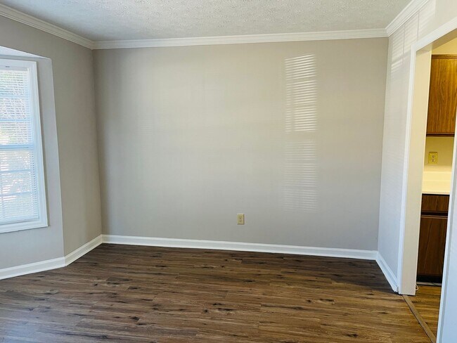 Foto del edificio - Welcome to Smyrna! Prime location, newly renovated, private fenced backyard, must see!