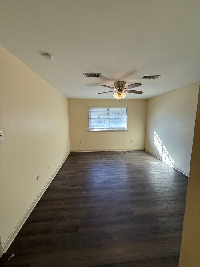 Foto del edificio - AM 8181-83 Jefferson Park