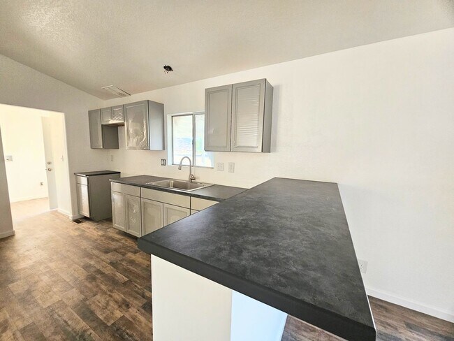 Building Photo - Rancho De Oro