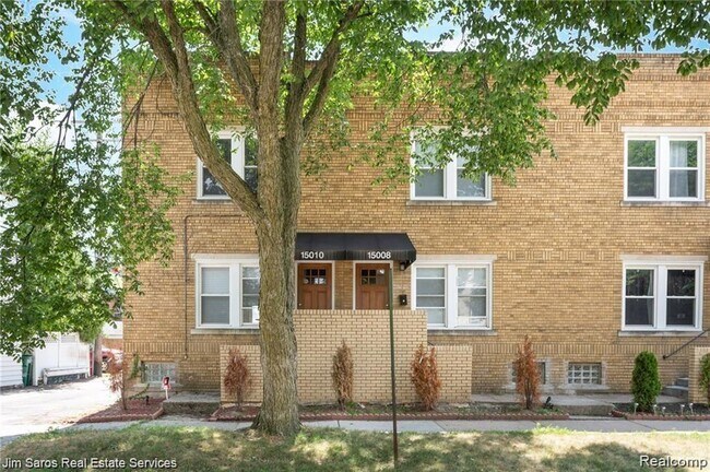 Front Entrance - 15008 Saint Paul St