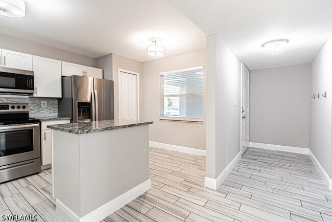 Foto del edificio - 1392 Churchill Cir