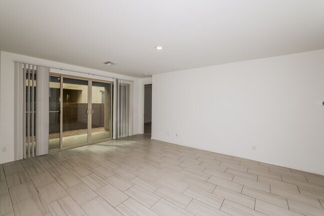 Foto del edificio - 9259 E Static Ave