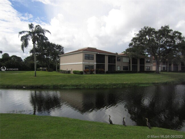 Building Photo - 6962 Briarlake Cir