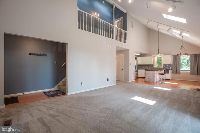 Building Photo - 1619 Summit Dr