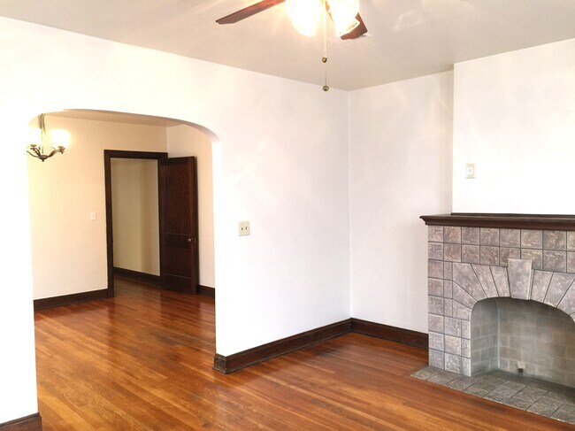Building Photo - 6026 Ridge Ave