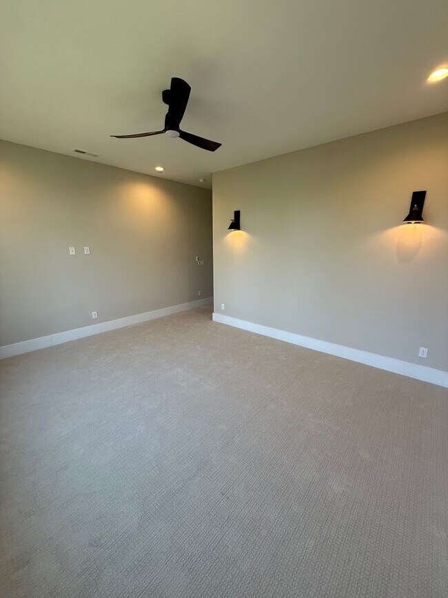 Foto del edificio - LUXURY Rooftop Terrace Townhome