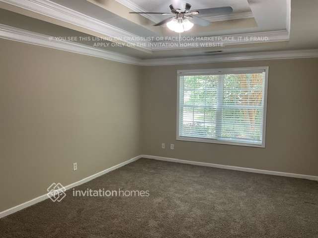 Building Photo - 1425 River Falls View