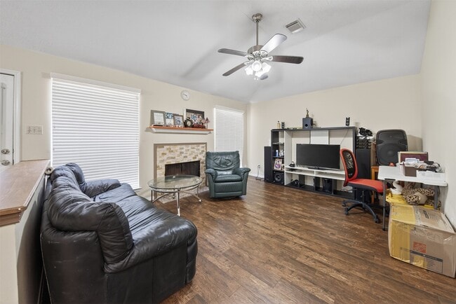 Building Photo - 21430 Meadowhill Dr