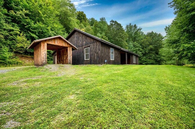Building Photo - 2070 Harper Rd