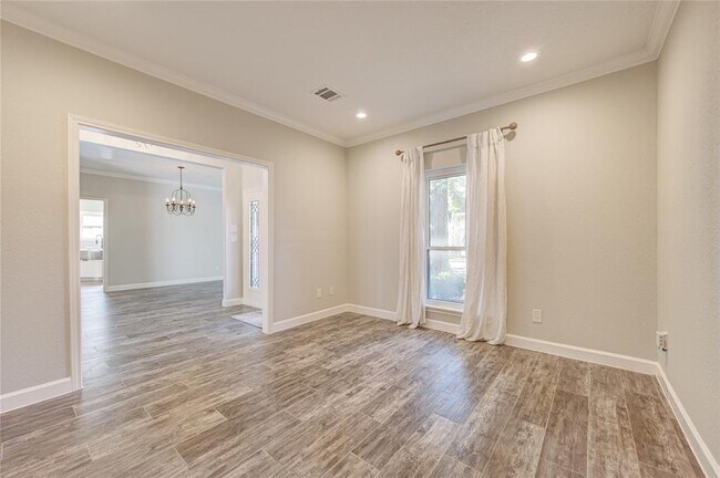 Building Photo - 1031 Daria Dr