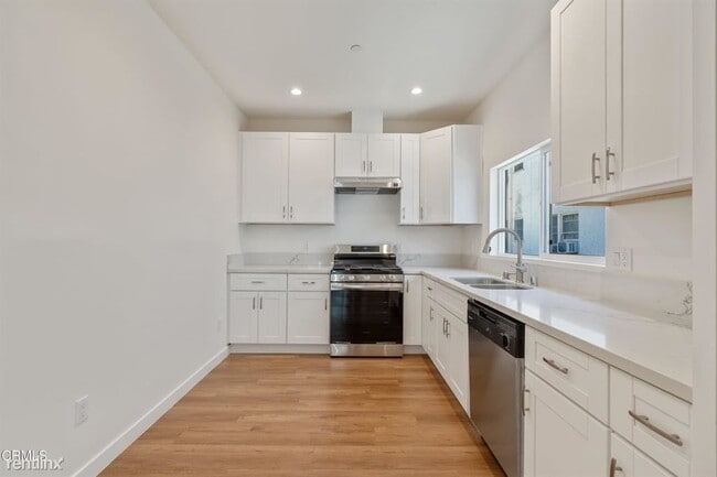 Building Photo - 2 br, 2 bath 4plex - 5423 1/4 Ash St