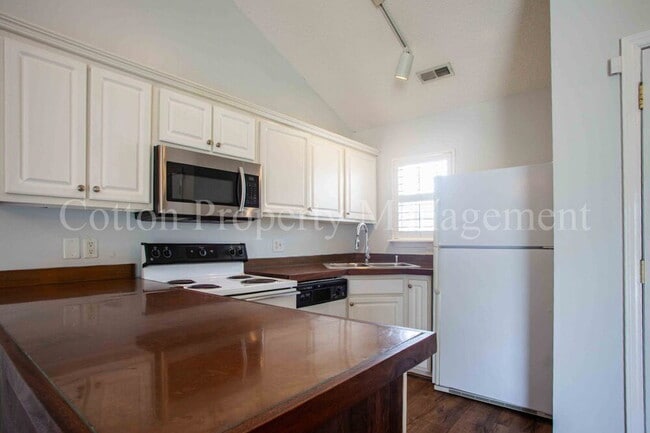 Building Photo - 3769 Merestone Dr