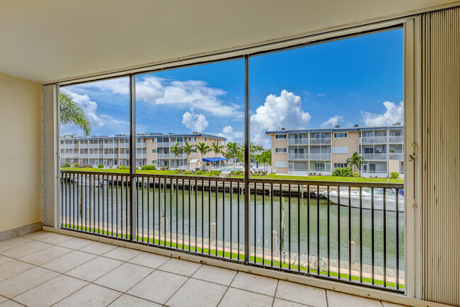 Foto del edificio - 124 Shore Ct