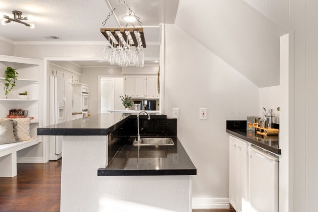 Building Photo - 522 River Plantation Dr