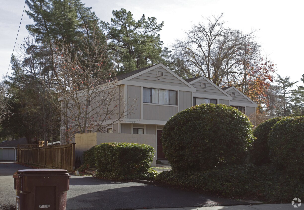 Foto del edificio - 944 Hough Ave