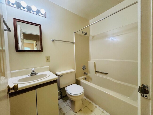 Foto del edificio - 2500 Ridge Rd
