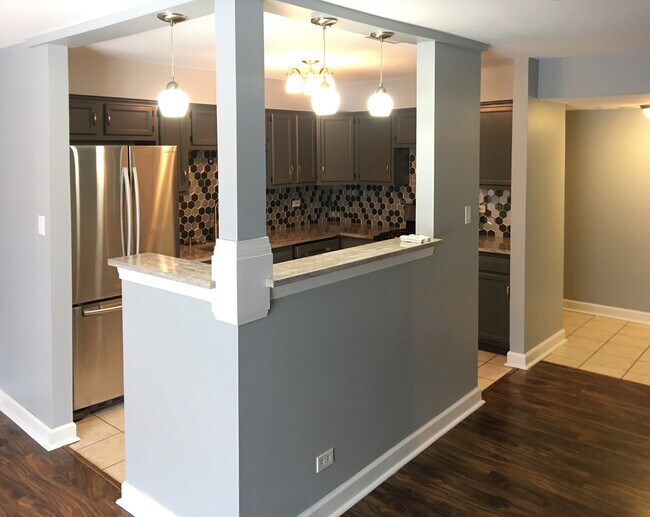 1121 Hinswood Dr Unit 102, Darien, IL 60561 Condo for Rent in Darien