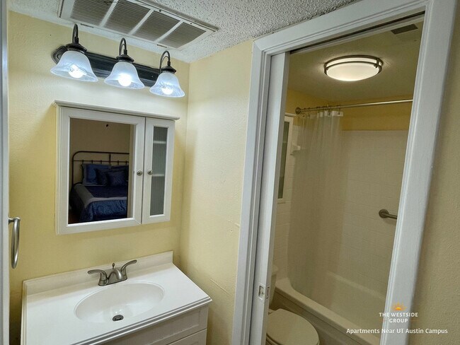 Foto del edificio - Hyde Park Court Apartments