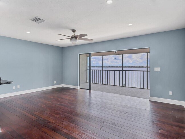 Foto del edificio - Unfurnished Annual Waterfront Rental Avail...