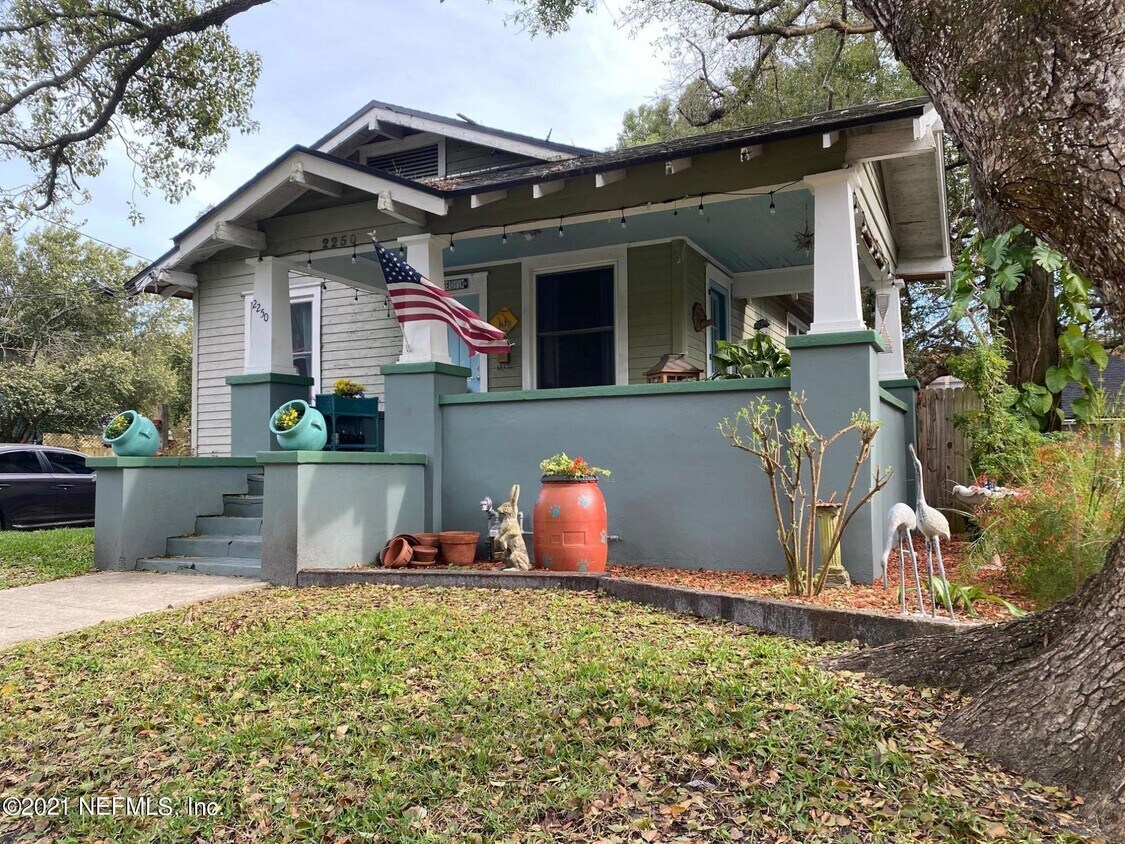 Foto principal - 2250 Myra St