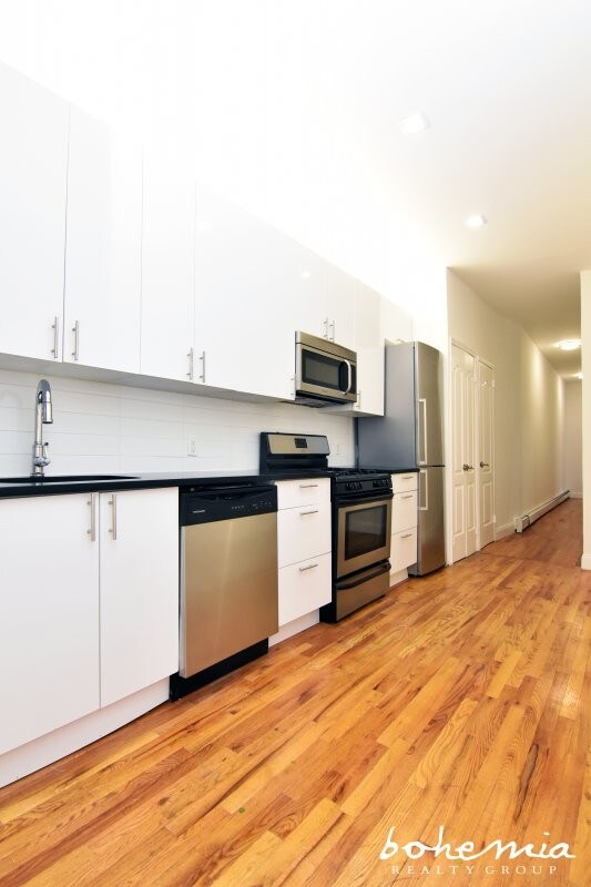 Building Photo - 305 W 113th St