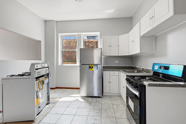 Foto del edificio - 1340 N Western Ave