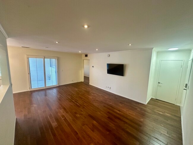 Building Photo - 700 Westmount Dr