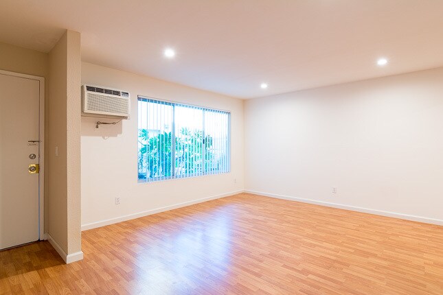 Building Photo - 5306 Cahuenga Blvd