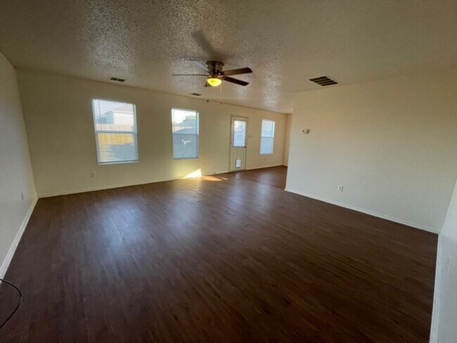 Building Photo - Nice 2 Story Home in Eagle Mtn. Saginaw ISD
