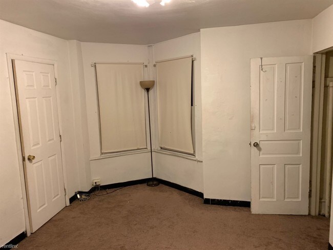 Building Photo - 2 br, 1 bath Apartment - 3207 Kennett Sq # 2
