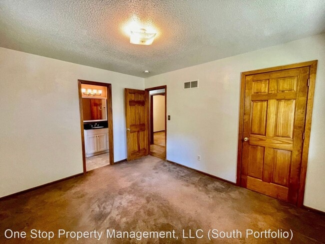 Building Photo - 3 br, 2 bath House - 212 NW Summit Drive