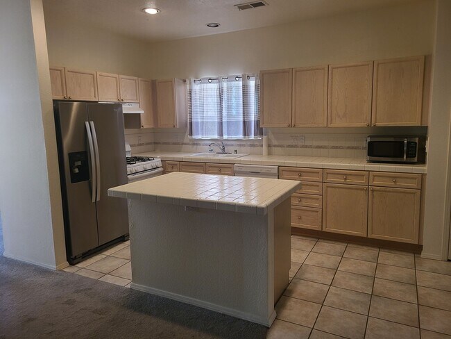 Foto del edificio - Beautiful 3BR/2BA home in Great NE Heights...