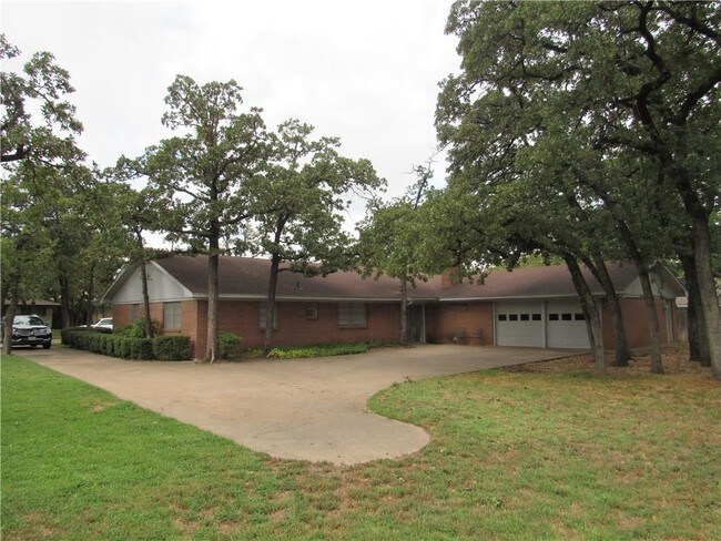 Building Photo - 1705 Hilltop Ln