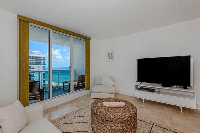 Building Photo - 2301 Collins Ave