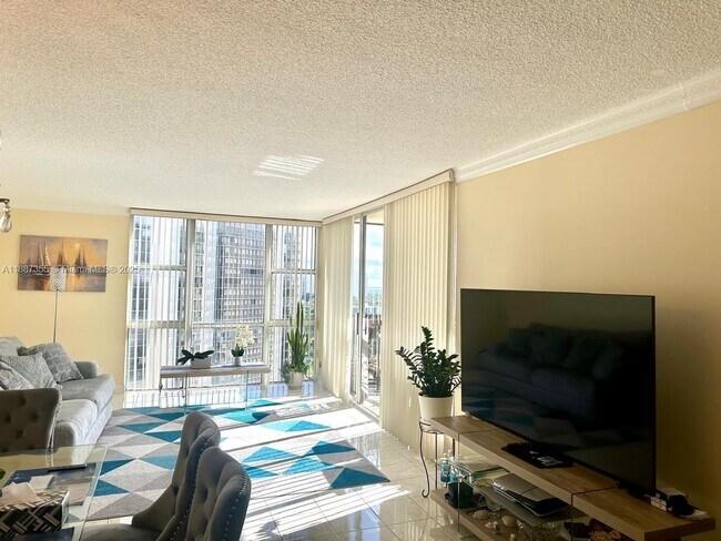 Foto del edificio - 20335 W Country Club Dr