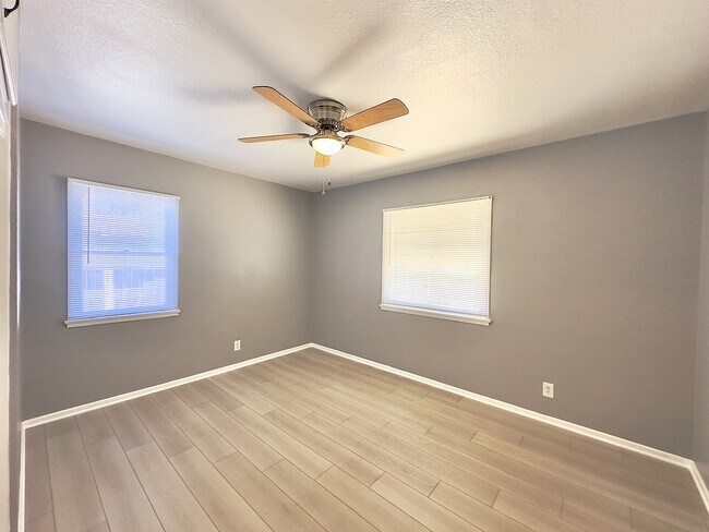 Foto del edificio - 3534 N Mountain View Ave