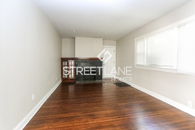 Building Photo - REDUCED PRICE!! Beautiful 3 Bedroom Home i...
