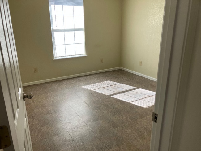 Building Photo - 504 Cantrell Ave