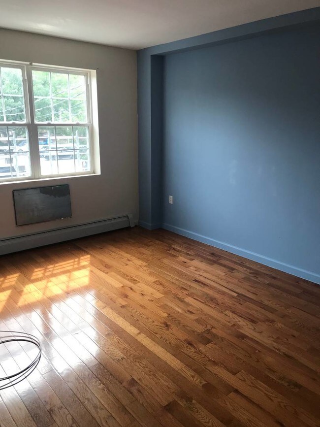 Foto del edificio - 2027 Chatterton Ave