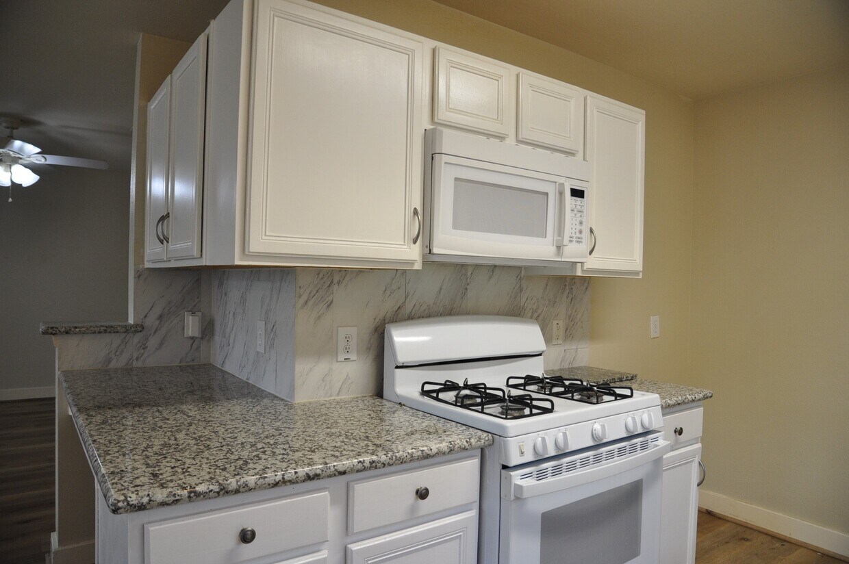 Building Photo - 20734 Settlers Lake Cir N