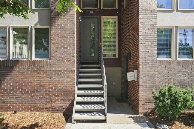 Building Photo - $4,015.95 with $300 Off The First Month's Rent, 3 Beds - 3.5 Baths, Single-Family Home in Denver ...