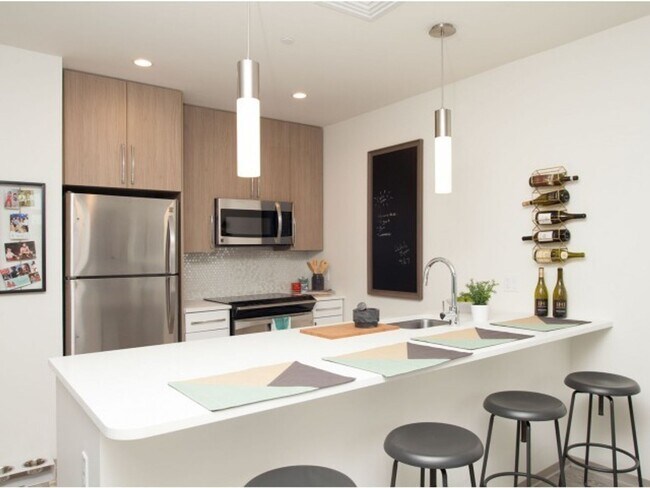 Foto del edificio - Modern/Spacious 2 BR!