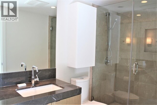 Building Photo - 125 E 14th St