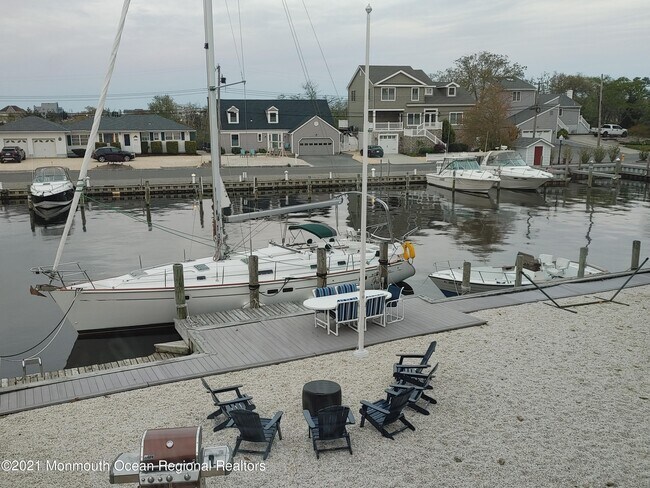 Foto del edificio - 79 Sandy Point Dr