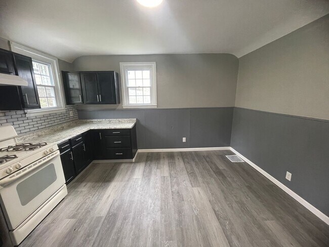 Building Photo - Newly updated 3 bedroom house in Glassport for rent!