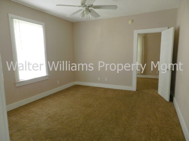 Building Photo - 54 1/2 Carrera St