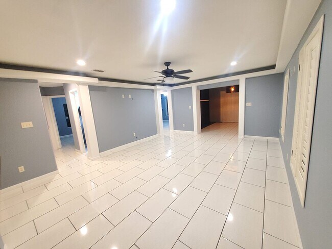 Foto del edificio - 1309 W Villa St