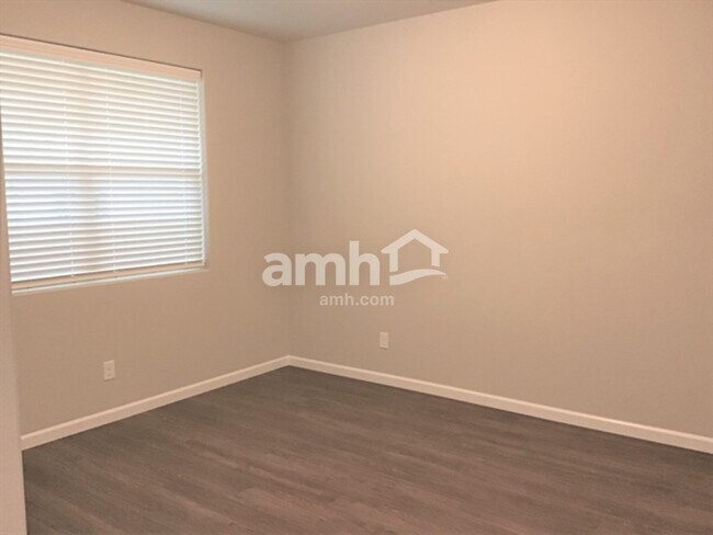Building Photo - 967 Riggs Dr E