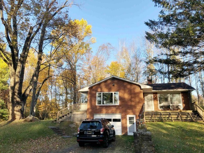 Building Photo - Woodstock/Hunter romantic getaway in nature on 3.5 acres