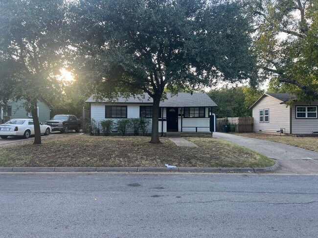 Foto del edificio - UTA proximity!